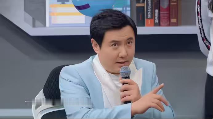 沈腾：“蕞讨厌圈里的哪三个女演员？”李晨：“现在只能说是，贾玲、晓彤，还有柳