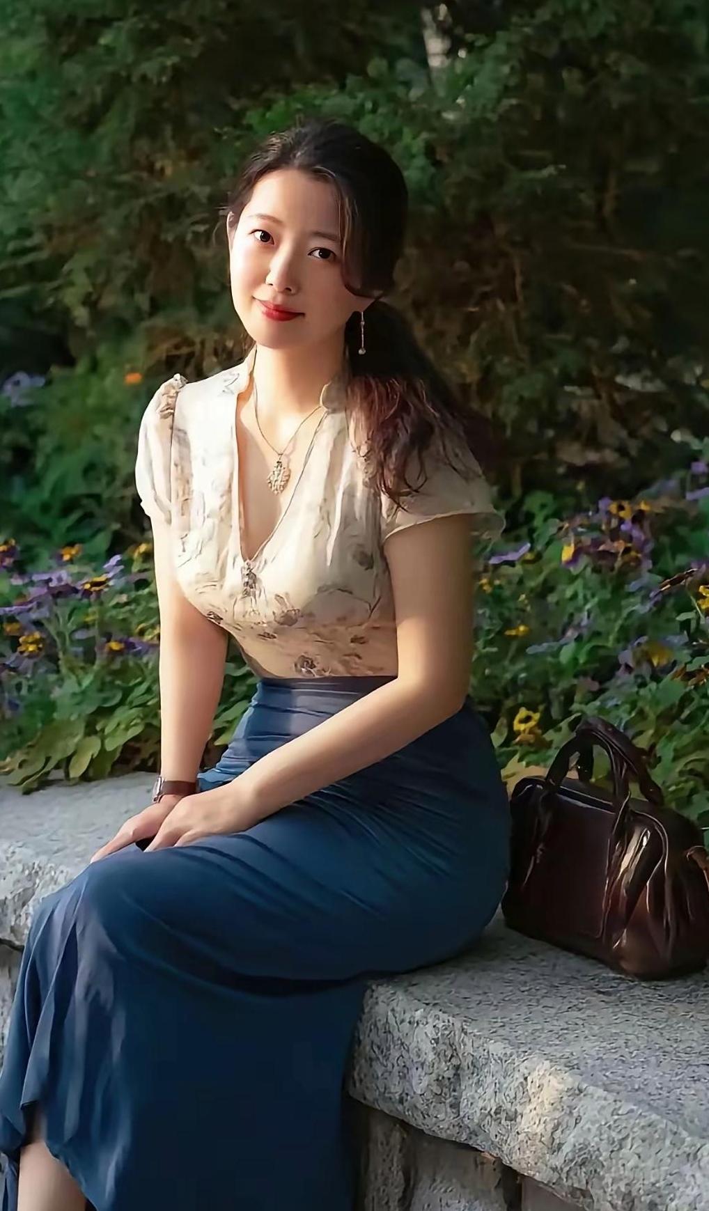 夏日花园中的优雅时光🌸💃