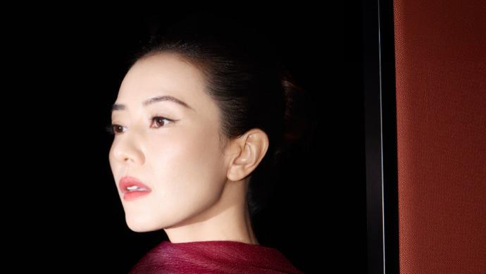 高圆圆红色套装惊艳亮相，显瘦穿搭技巧大公开