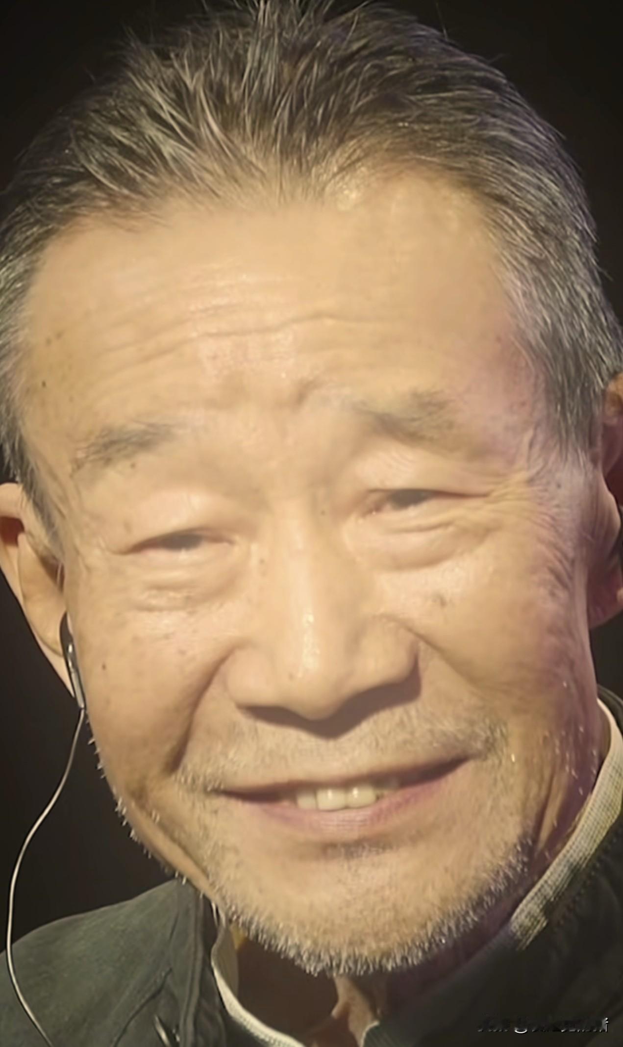 演了四十多年戏，李雪健的耳朵，彻底聋了。72岁，抗癌26年。当年拍《中国轨道》确诊鼻咽癌，放疗把听觉