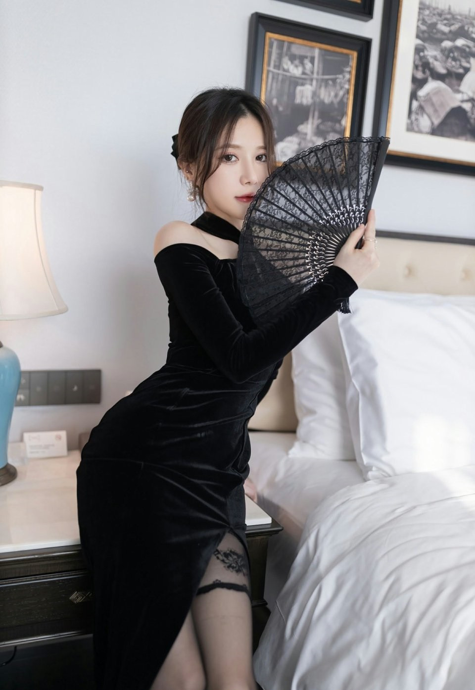 复古风的最佳代表——黑色丝绒连衣裙，又仙又欲又好看