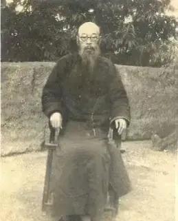 1936年，红军长征到达贵州毕节县这个地方，遇到了当地的一个大地主。于是士兵们二