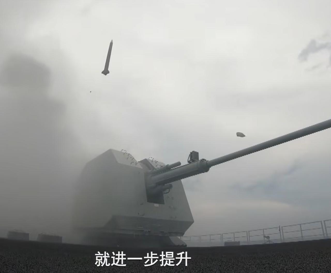 055的垂发，太牛了！鹰击-21的重量，大约在三倒四吨左右，舰载版的长度在9