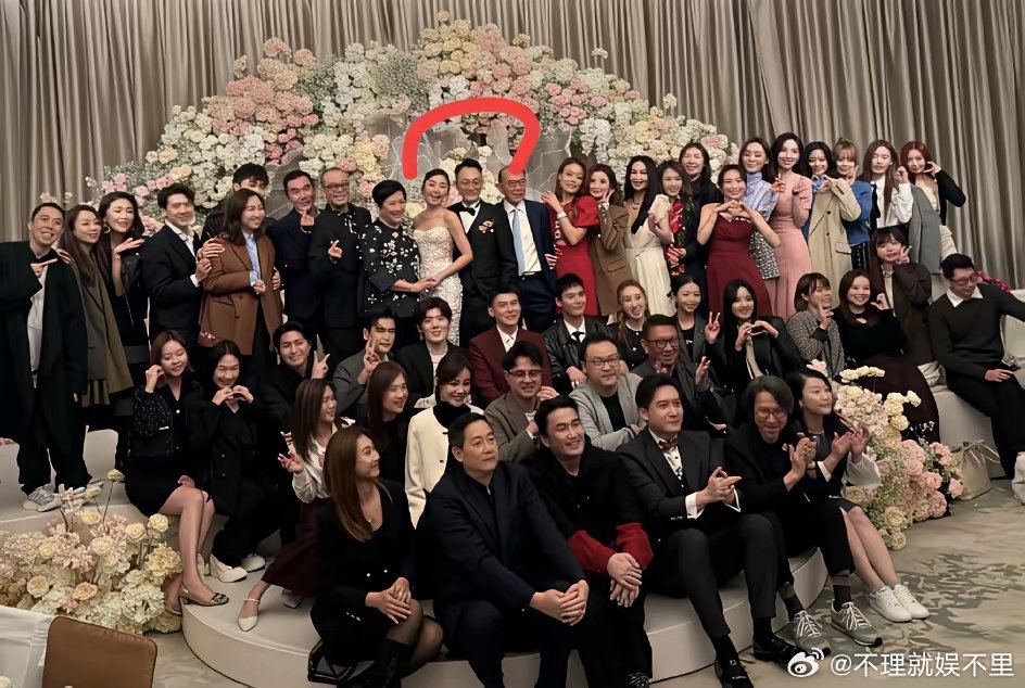 才知道，卫诗雅人缘这么好。看了她在2025年的婚礼，她大方晒照，来了很多我熟悉的港星，古巨基，霍汶希
