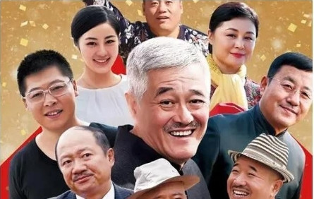 2019年，赵本山的徒弟小鹏飞，租了3艘豪华游艇，向王金龙的前妻丫蛋求婚，在一浪