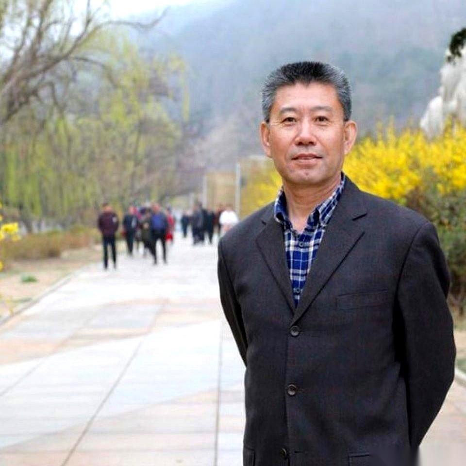 两千多年了，我们还在为一个“输家”过节。他叫屈原。一辈子，就想把国家扶起来，结
