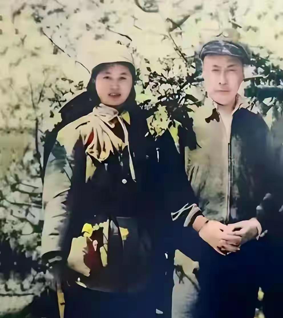 1940年陈毅新婚旧照曝光，两人差21岁，年轻时的张茜颜值真惊艳一张194