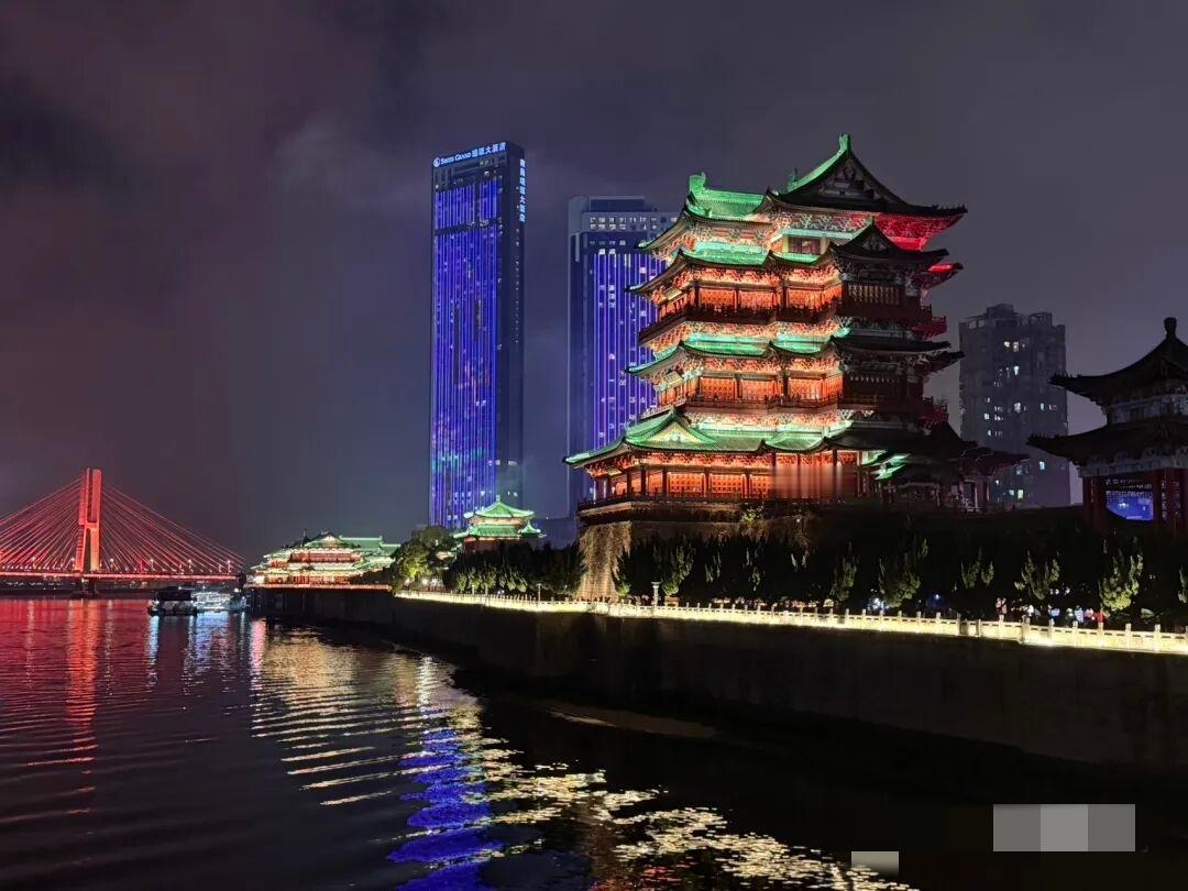 千古一骈文《滕王阁序》里产生的成语王勃这篇旷世名作，公认诞生约40个成