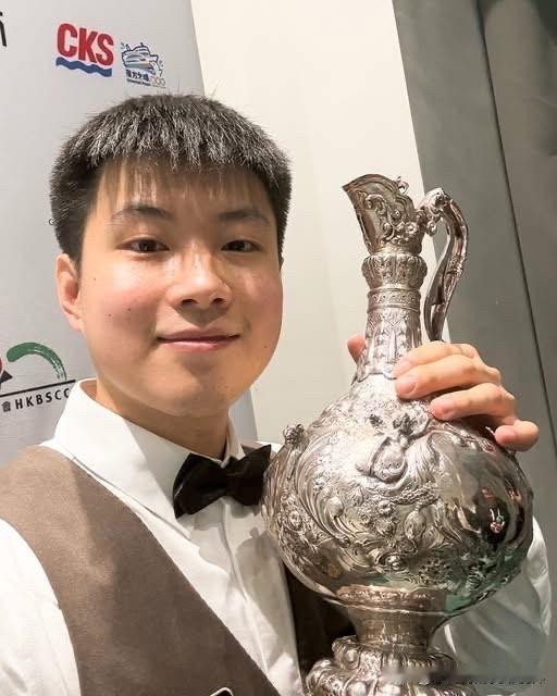 早前在香港夺得世界大奖赛的中国名将赵心童，将与墨菲争夺球员锦标赛四强席位。赵心童