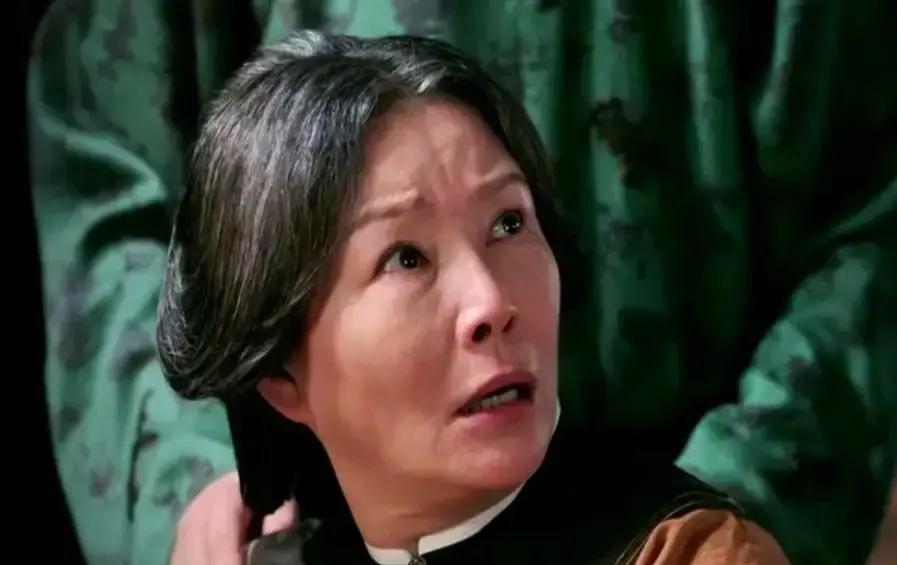 这哪是庆功酒。分明是断头饭。瑞麟这手，太毒了。酒桌上，他刚带头举杯，祝贺古