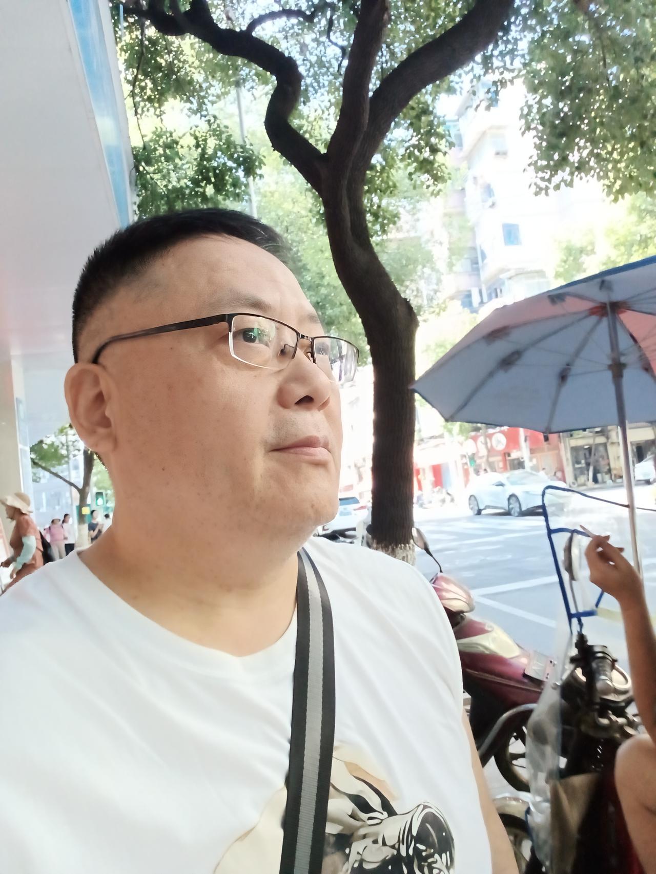 中老年人，养老平时应该重视有存钱的习惯。有钱了，就有做人的底气和尊严。昨