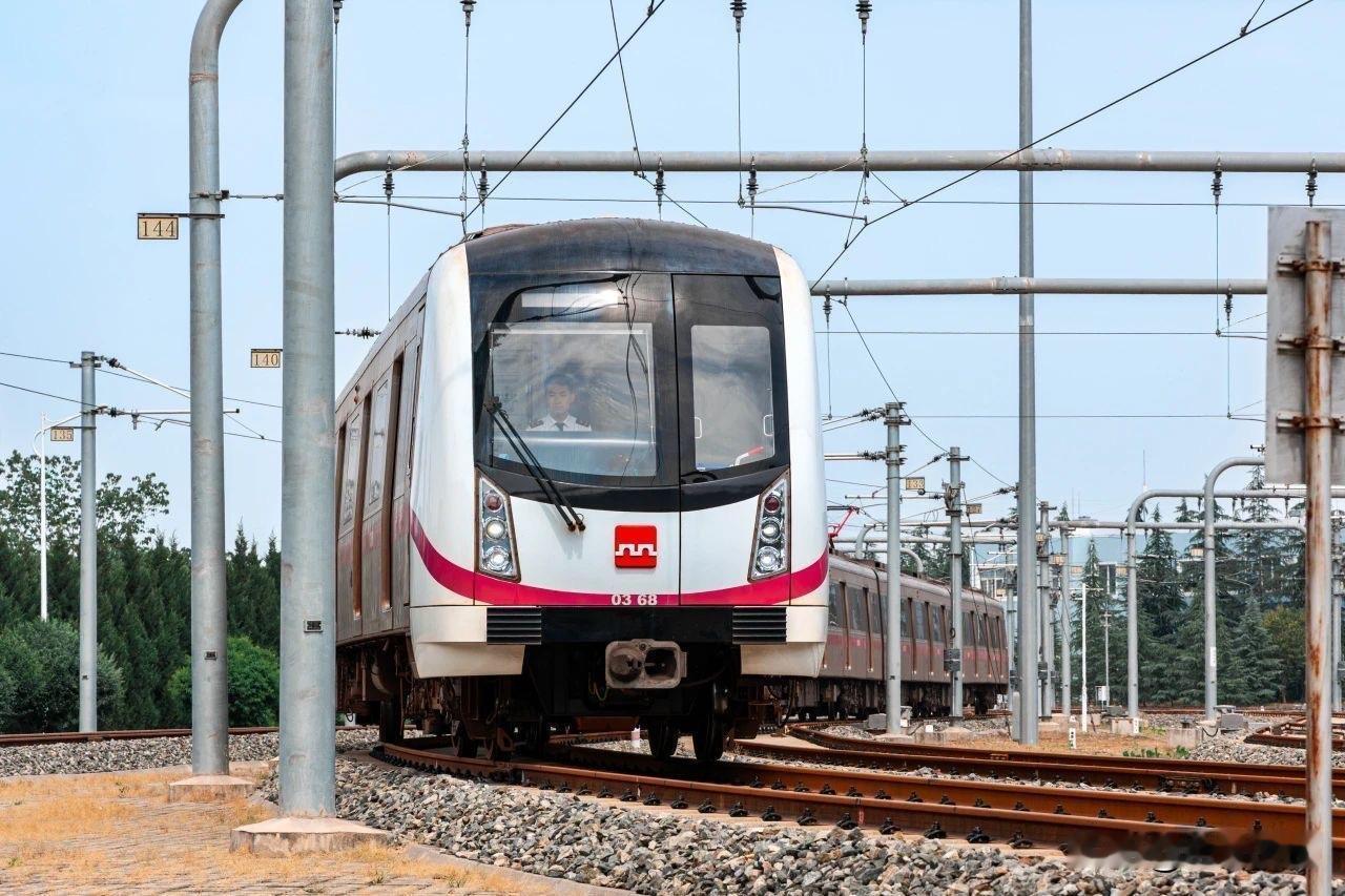 西安地铁二号线恐怕是西安地铁客流量最大的吧？今天早上8点左右从凤城