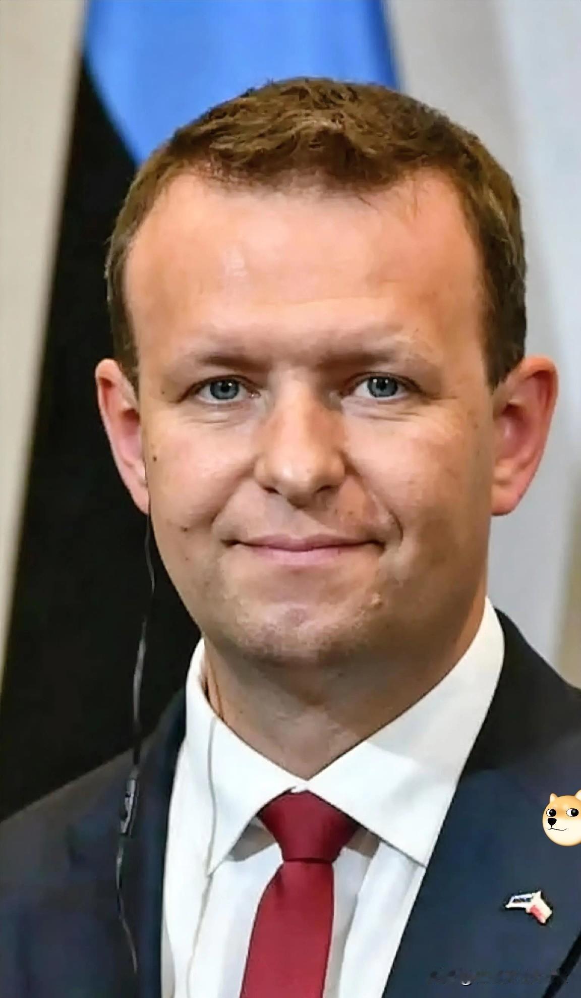 就问中国怕不怕太狂了！百万人口小国逼中国二选一，自己却…？2025年11