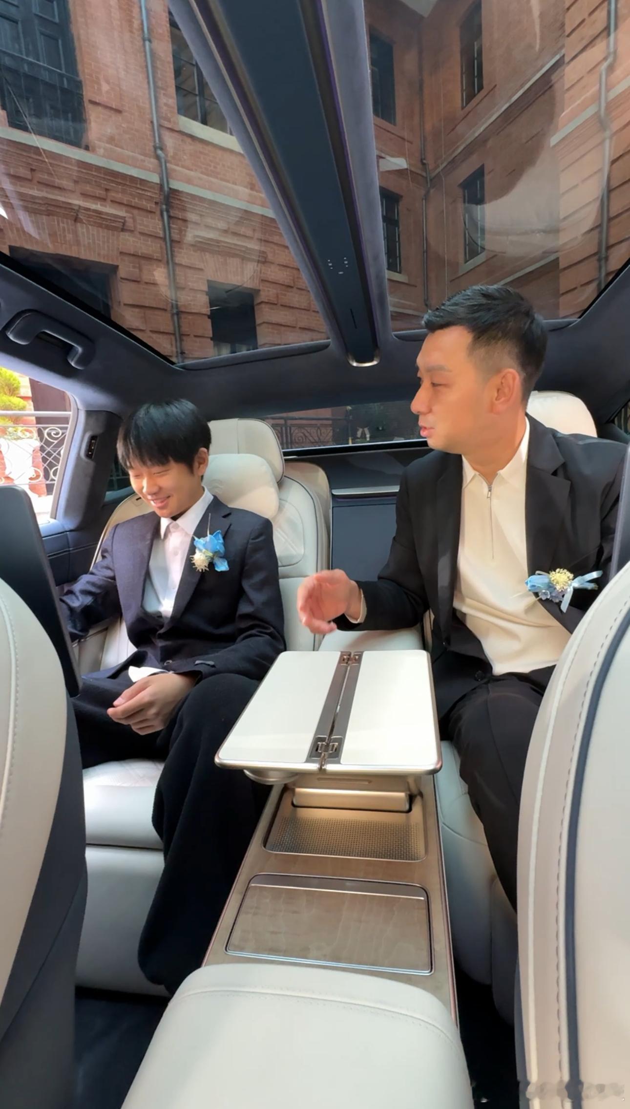 不知道我儿子是想继承我的“蔚来ET9”还是“蔚来全新ES8”呢？应该到时候这两台
