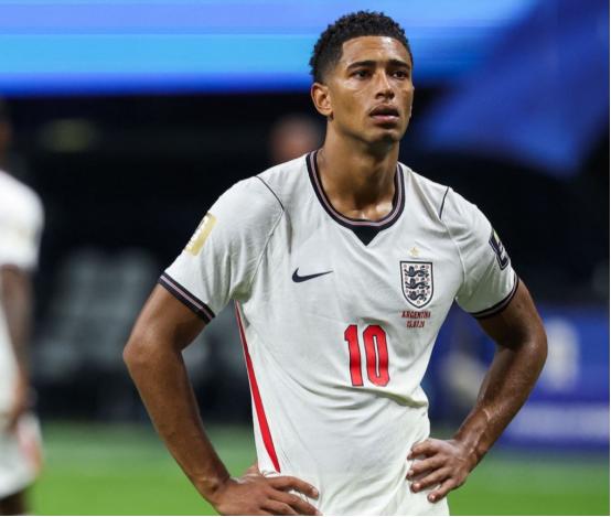 全网吵翻！世界杯季军赛纯纯鸡肋，FIFA只为捞钱苦了梅西这类老将。 世界杯半