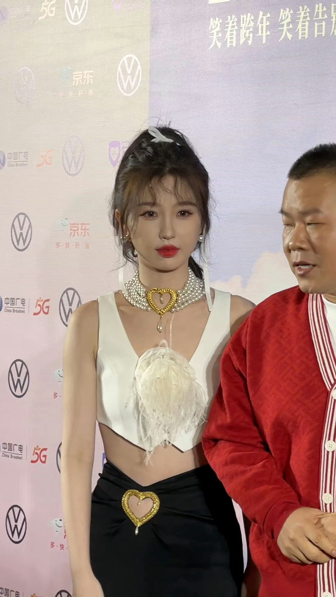 来自星星的穿搭非诚勿扰首映礼上的漂亮欣欣(⁎⁍̴̛ᴗ⁍̴̛⁎)￼虞书欣