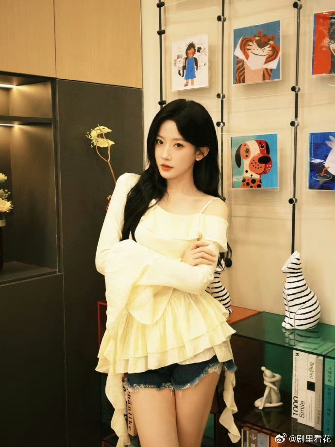 找这几个人同框的人真是天才直接封神的梦幻同框！王小亿、李柯以、韩雨彤、岳雨婷四