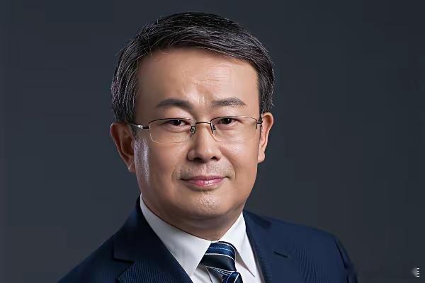 项立刚又要得罪一批人！他说，“电影界现在活跃着一群高考不到300分，完全缺少系统