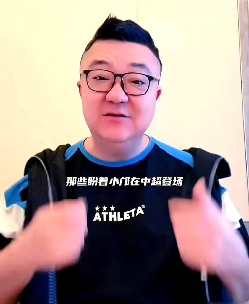 一个靠直播卖货的足球评论员，硬是给U16国少队输送了7名球员。这事董路干了8