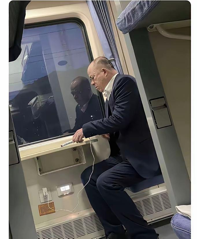 佩服，穿这么多不热吗？