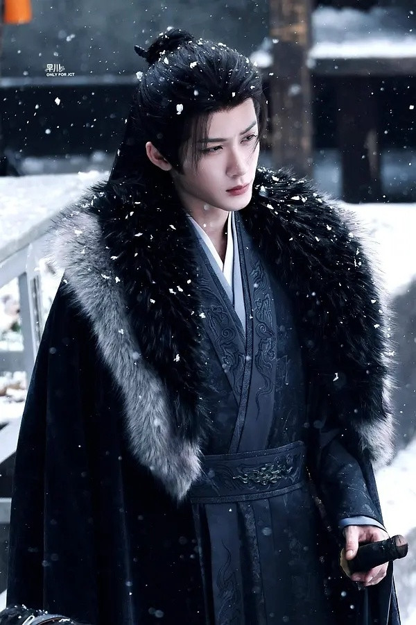 檀健次脸部怎么感觉扭曲了啊？很奇怪的