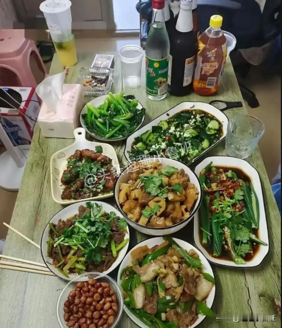 凭这一桌菜，能推断出吃饭者的身份吗？求大神分析