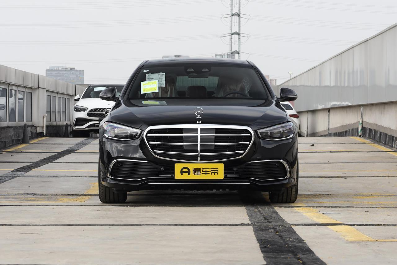 新款奔驰S级：不止小改，是硬核焕新说新款奔驰S级是小改款的，估计没吃透它的升级