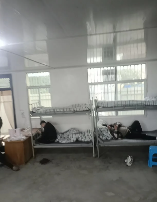 这样的宿舍，这环境你觉得行不行？