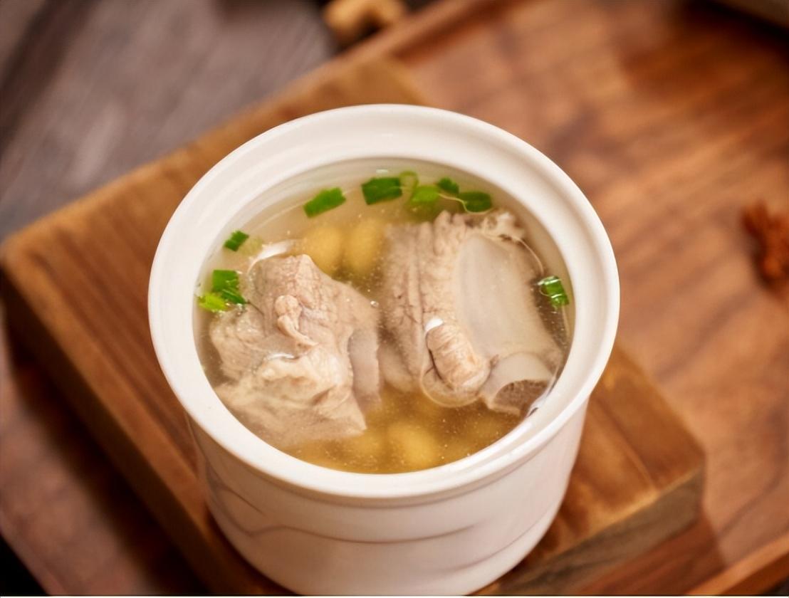 尿毒症是喝出来的？医生直言：即使是铁打的肾，这3种水也要少喝肾脏每天过滤将近