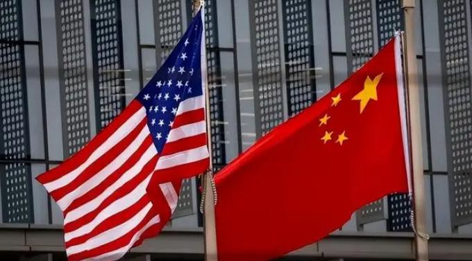 中美之间，真正的战场已经变了！不是战壕，也不是炮火，而是港口、芯片、能源和货币。