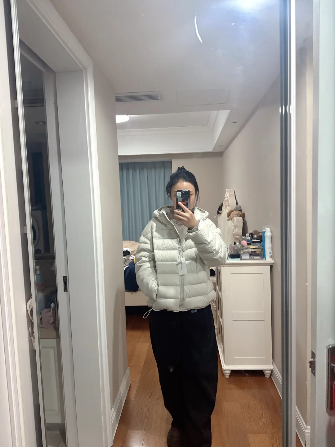 风很大的排骨羽绒服，留哪件？