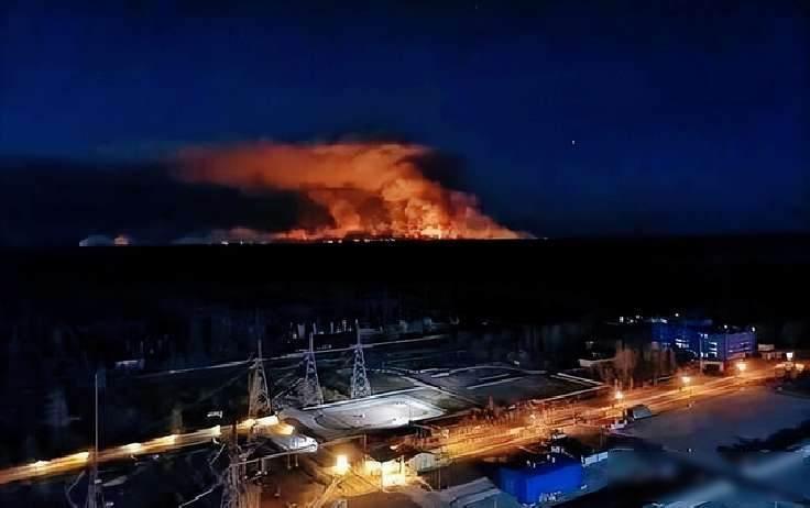 痛批高市早苗后，绍伊古遭炸弹暗杀，俄军炸响4000吨“沉睡氢弹”那天是绍伊古母