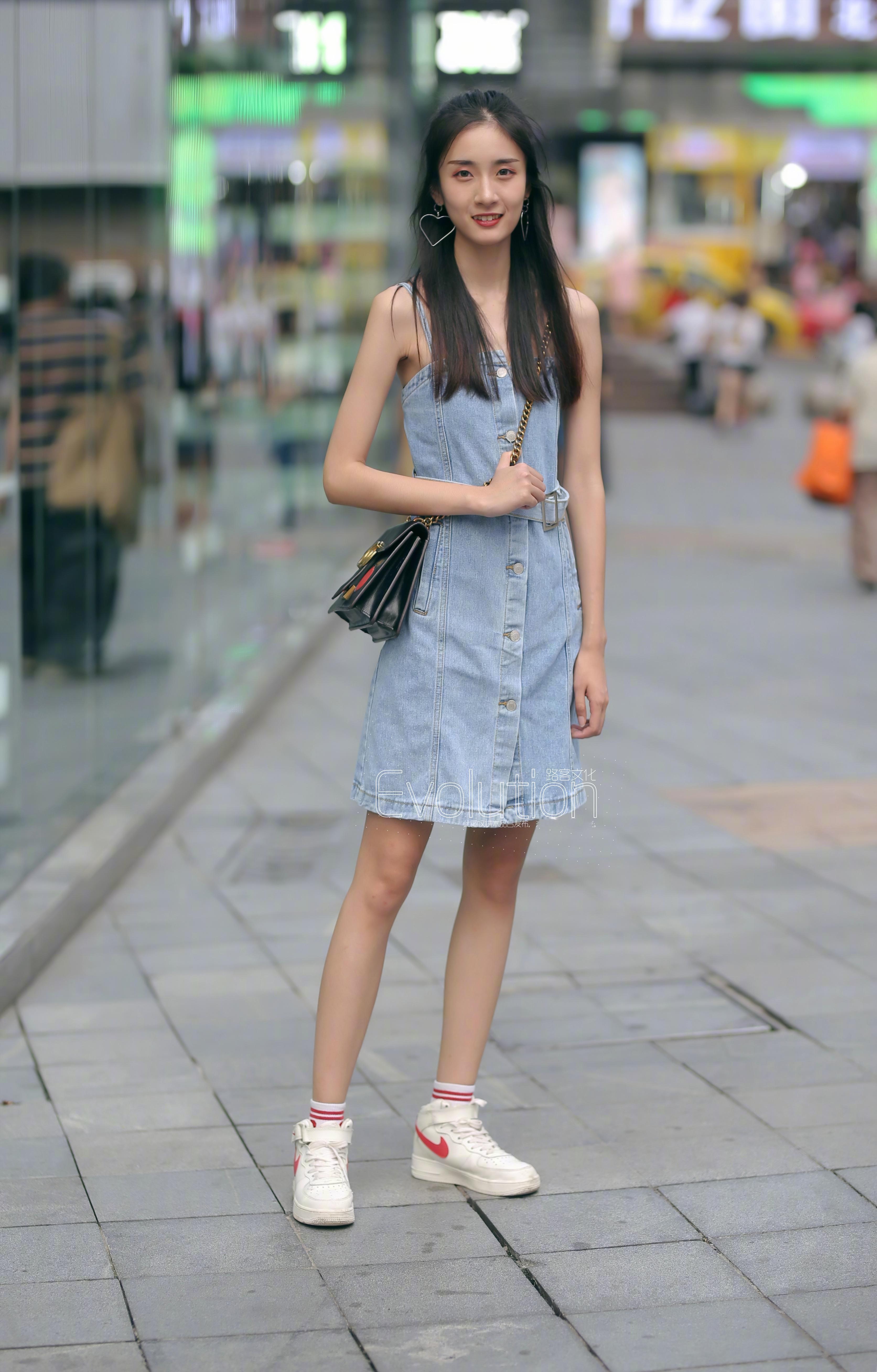如果15年后如果互联网上有个年轻人叫飞车厘子🍒的出来发街拍照片，那一定就是我儿