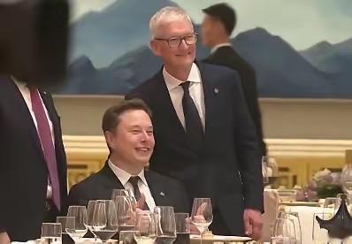 果然企业家们都有过人的精力！来华第一天的行程安排得满满当当，几乎是从早上9点到