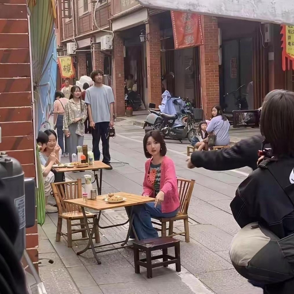 别再被毛晓彤骗了，真实的毛晓彤长这样！果然明星还是得看生图啊！