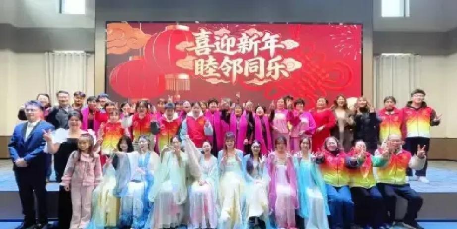 12月27日上午，山东莱西市望城街道的七星河会客厅热闹非凡！苏州路社区拉着山东广