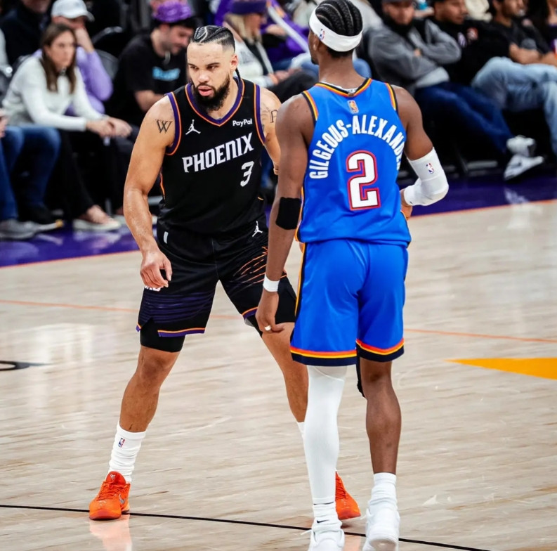 打着打着，亚历山大季后赛场均得分已经排名联盟第1：1、亚历山大——27岁，身