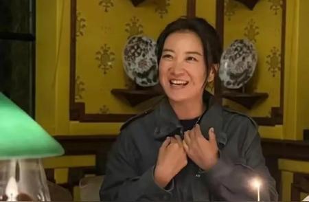 贾玲庆生照炸上热搜！豪宅派对太真实，笑纹里全是人生剧本家人们谁懂啊！娱乐圈又搞