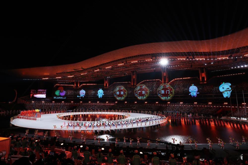 第十五届全运会开幕了，从代表团入场就开始期待，最后还是少了一个，略感失望。全运