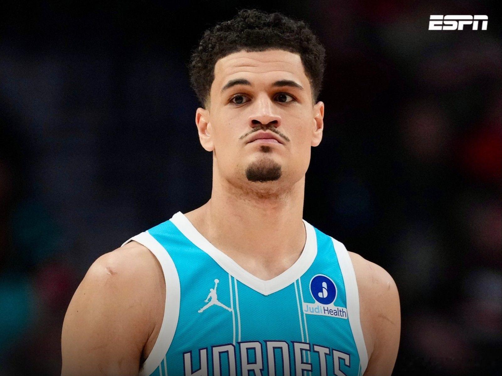 据ESPN名记Shams消息，森林狼与爵士正式达成交易，森林狼送出约什...