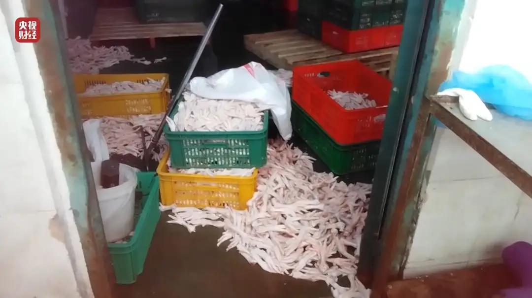 爱吃泡椒凤爪的人要注意了。据2026年315晚会曝光，泡椒鸡爪是用35%的浓度