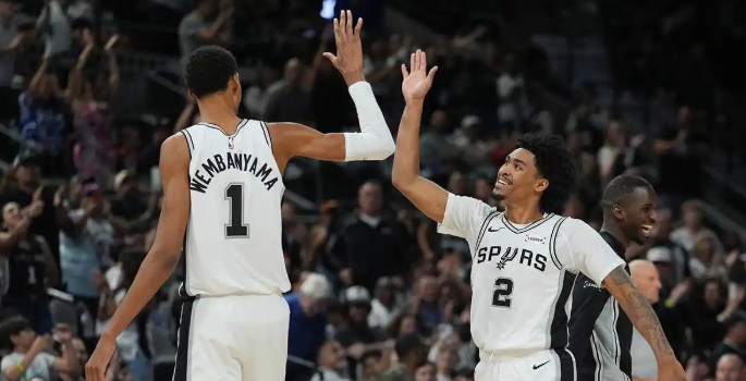 哈珀让我想起了雷霆登能梳理阵型，能组织进攻，能阅读防守，能个人突破，能投进中投