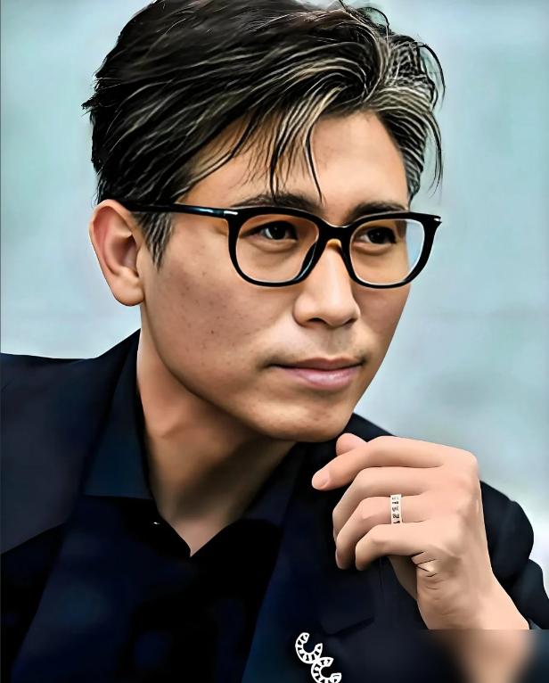 51岁李乃文，七口人嗷嗷待哺，综艺拼命跳搞笑舞，您信吗？他不是一线，却是家