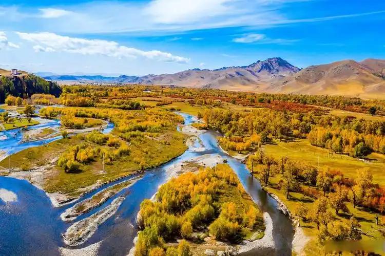 蒙古国乱成一团，反华到底图啥？蒙古国首都乌兰巴托的街头又闹起来了，这回依旧是熟悉