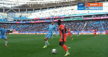 青岛海牛1-0河南，全取三分！海牛疑似逃红这场比赛河南确实踢的有些差，但是裁判