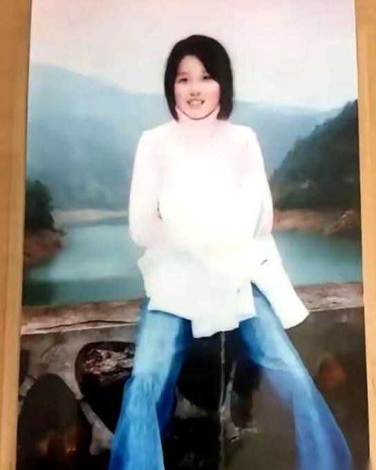 2004年，福建一名女大学生蔡伟娟，在大学校园内莫名失联、踪迹全无。为了找寻失联