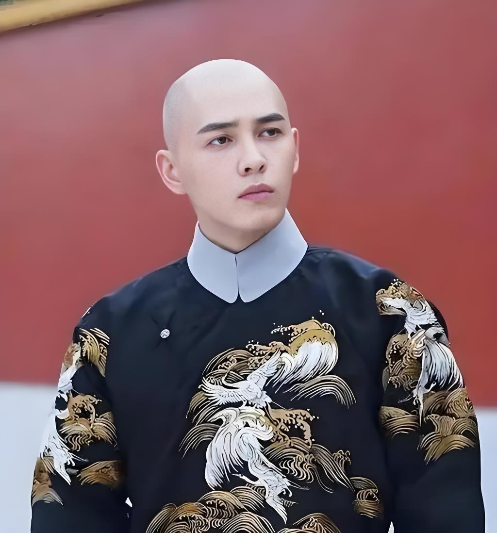 乾隆十三年，两千精锐禁军把怡亲王府围了个水泄不通。乾隆十三年，一个夏日的清晨