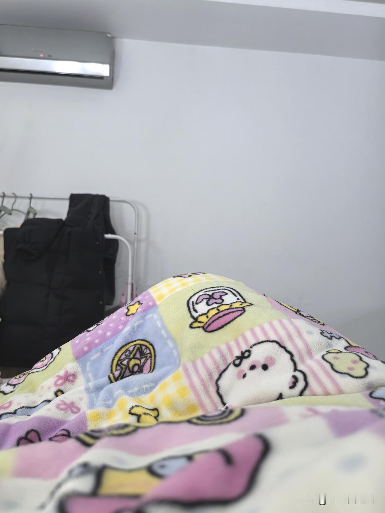 忍不了二手烟离职后离职后呆在自己的小出租屋，没有臭臭的烟味儿，不用跟开口说话就