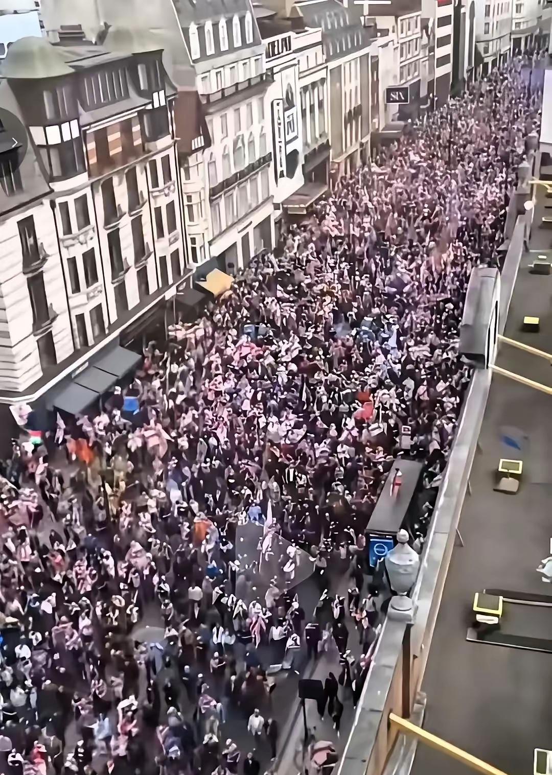 英国也遭到反噬了！被三哥折腾的开始大游行了英国多个城市如今都出现了游行活动，
