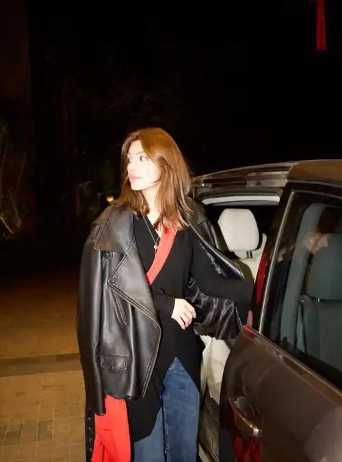本以为浪姐成团夜是姐姐们的“独角戏”，结果卡琳娜乌克兰婆婆意外现身观众席，瞬间引